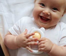 8 Aylık Bebek Gelişimi Nasıl Olmalıdır?